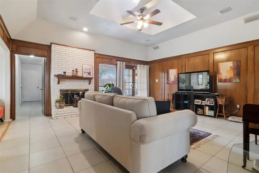 2024 Crooked Creek Lane, Arlington, TX 76006 - #3