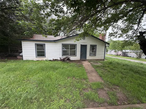 2604 Pinoak Street, Granbury, TX 76048