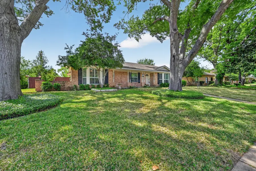 2105 Meadow Lane, Grand Prairie, TX 75050 - #2
