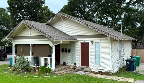 2207 N Elm Street, Denton, TX 76201