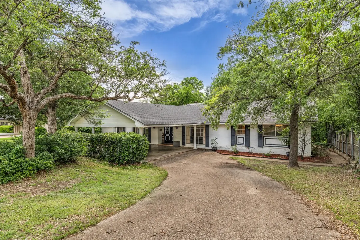 1208 Knotty Oaks Drive, Woodway, TX 76712 - #1