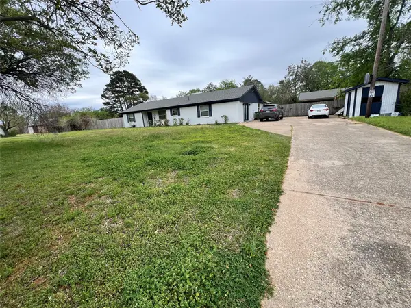 112 Oak Lane, Burleson, TX 76028