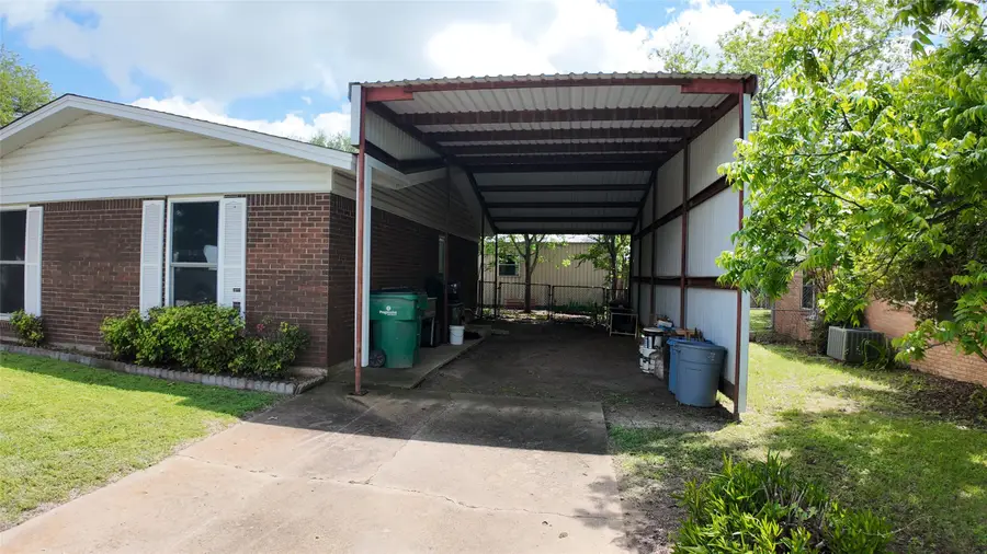 1807 W. Proctor Dr., Goldthwaite, TX 76844 - #3