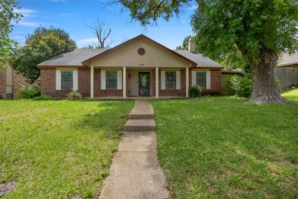 1032 Twin Falls Drive, DeSoto, TX 75115