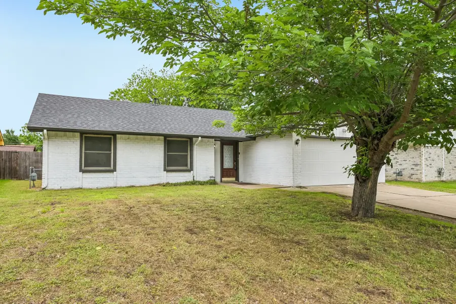 402 W Springdale Lane, Grand Prairie, TX 75052 - #2