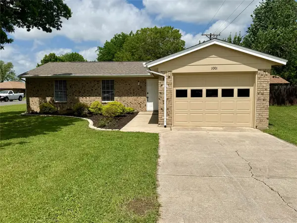 1001 Parkwood Court, Gainesville, TX 76240