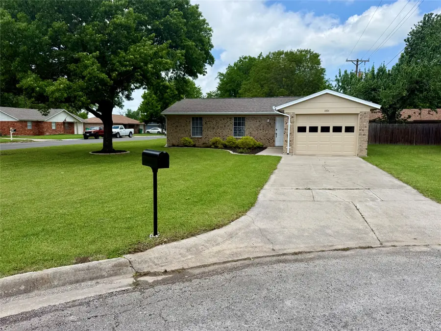 1001 Parkwood Court, Gainesville, TX 76240 - #2