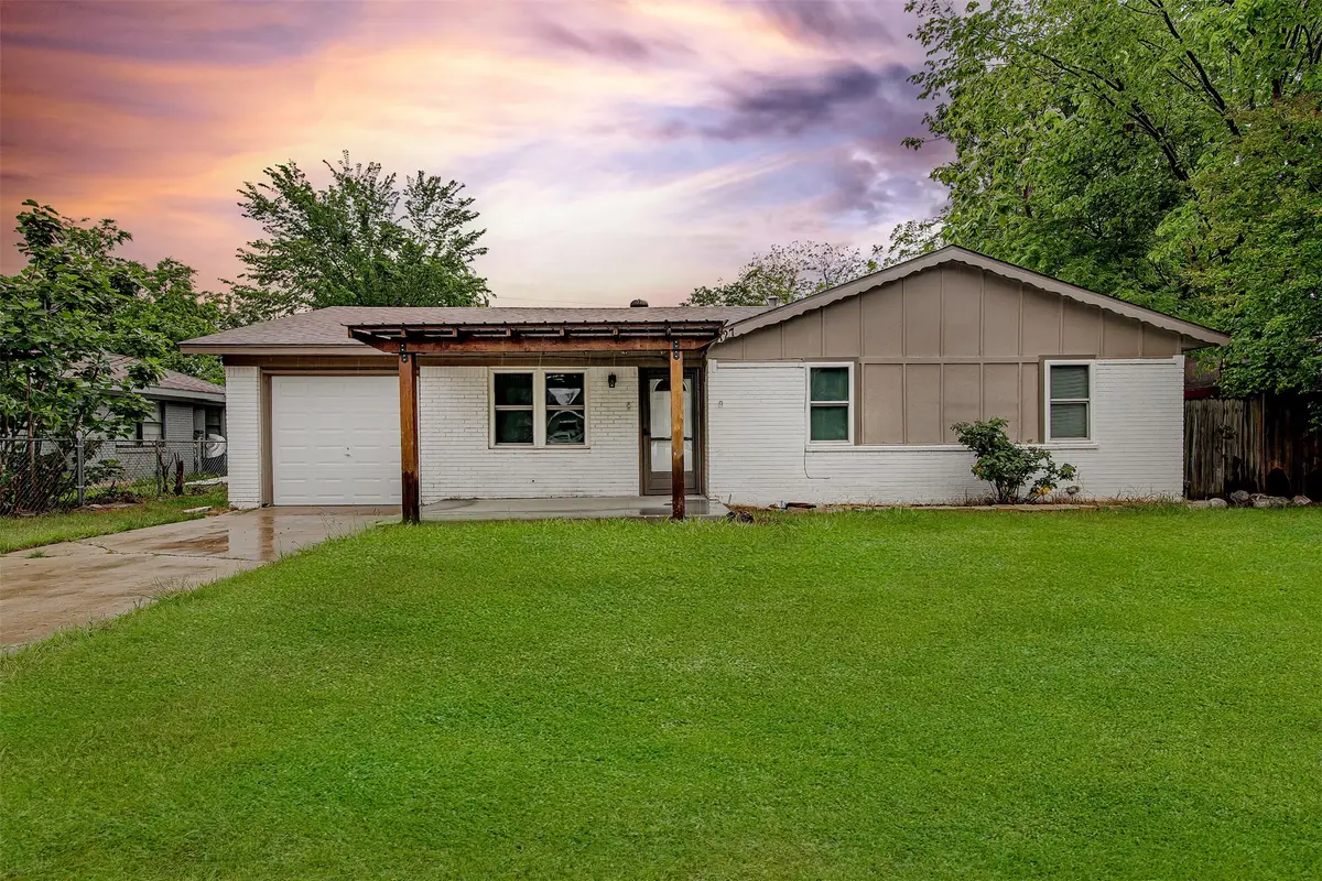 2127 E Mitchell Street, Arlington, TX 76010 - #1