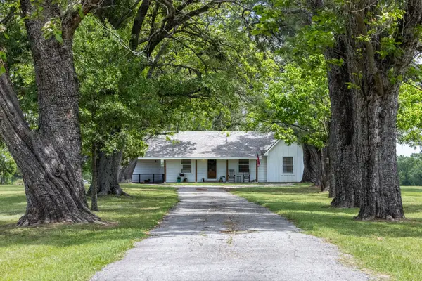 1100 Rs County Road 3150, Emory, TX 75440