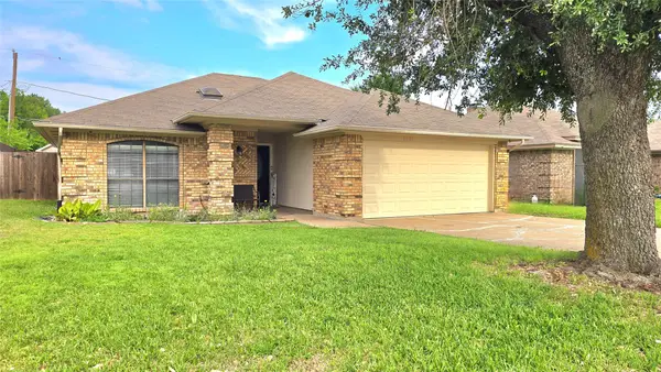 6301 Lotus Drive, Arlington, TX 76001