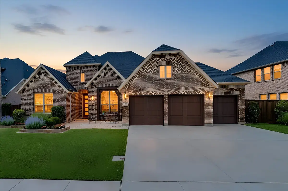 11701 Slumber Falls Drive, Justin Roanoke, TX 76226 - #1