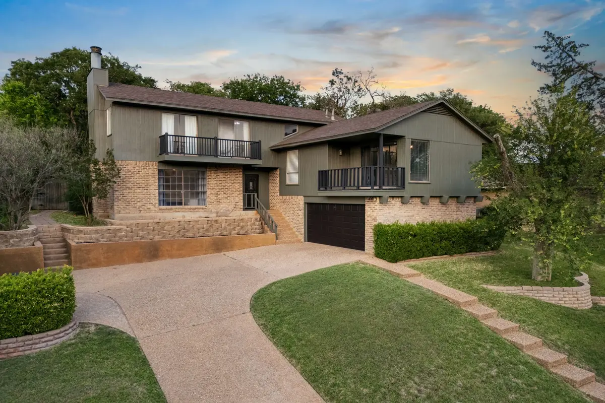 825 Wooded Crest Drive, Woodway, TX 76712 - #1