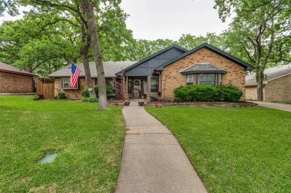 2228 Mountainview Drive, Hurst, TX 76054