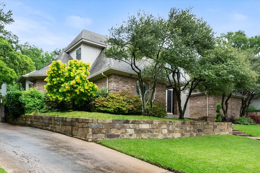907 Loch Lomond Drive, Arlington, TX 76012 - #2