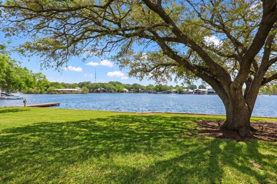 633 E Bridge Street, Granbury, TX 76048 - #3