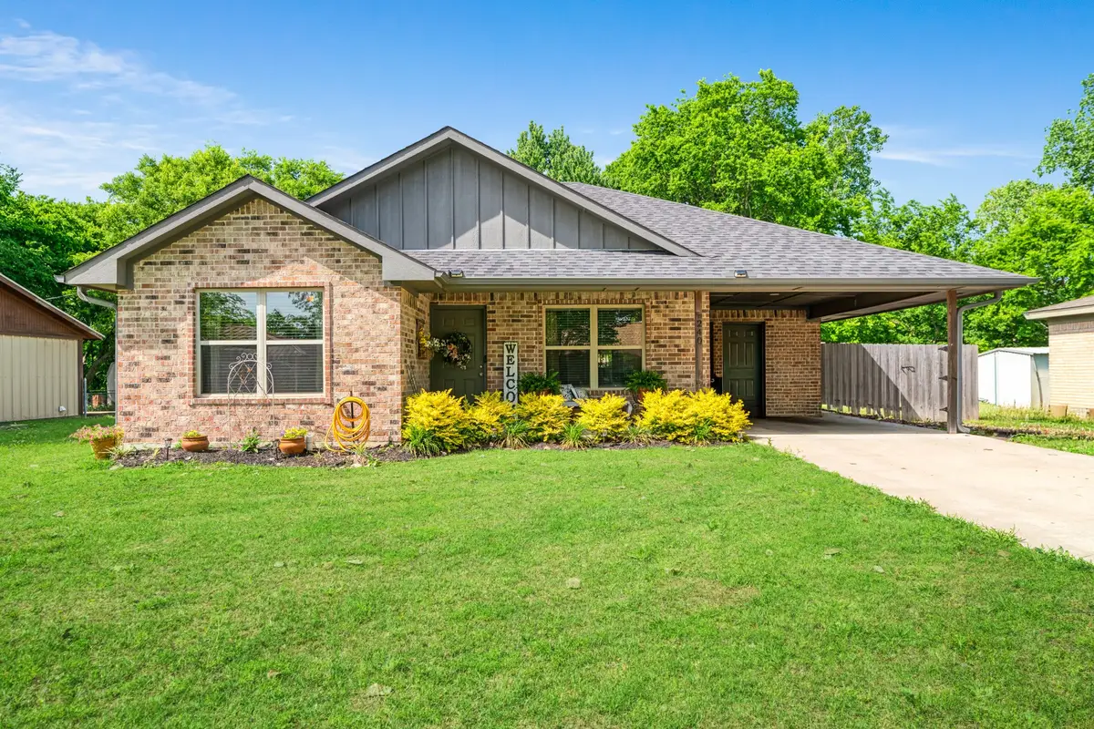240 Elizabeth Lane, Blossom, TX 75416 - #1