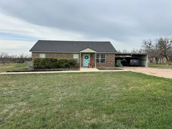 634 Mccartney Lane, Tye, TX 79563
