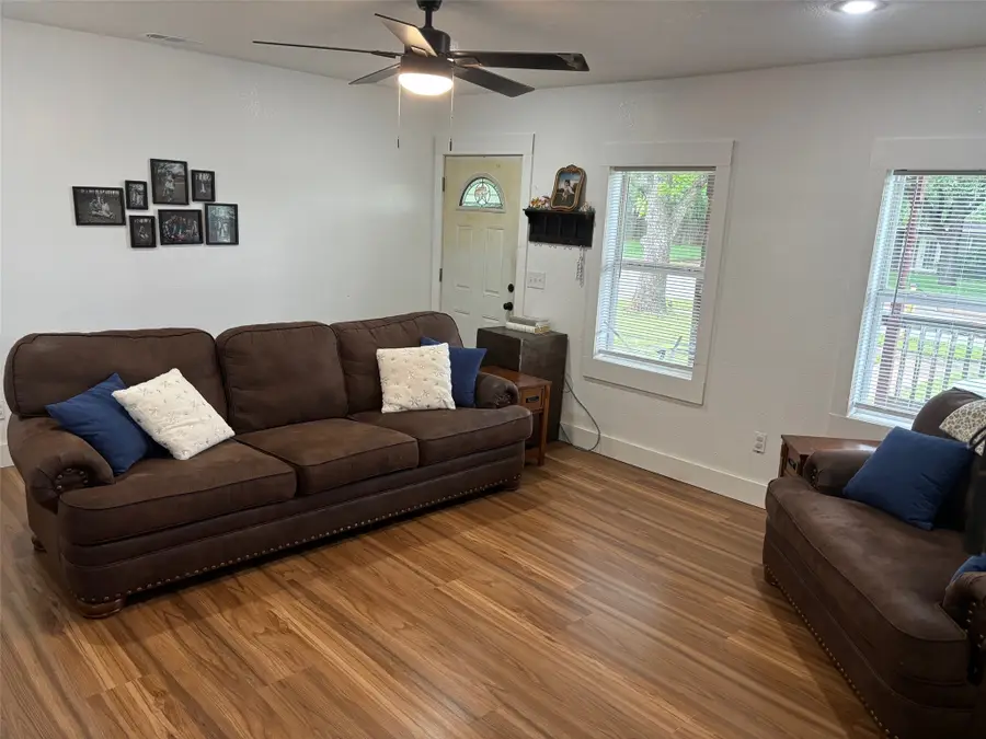 200 S Hillcrest Avenue, Eastland, TX 76448 - #2