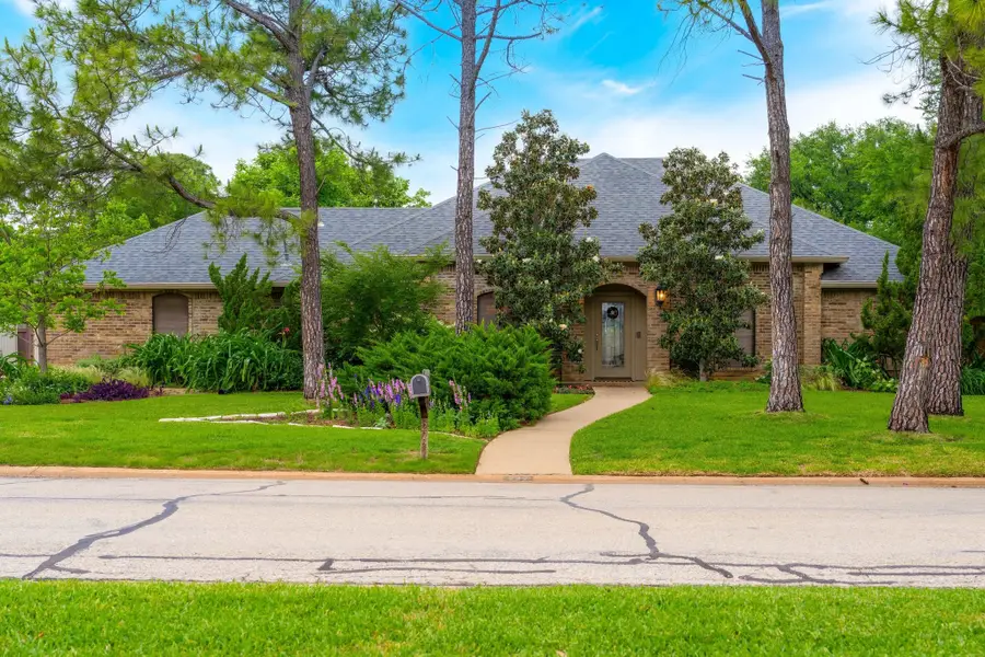 229 Merriman Drive, Highland Village, TX 75077 - #2