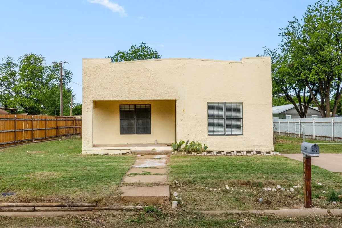 707 N River Street, Seymour, TX 76380 - #1