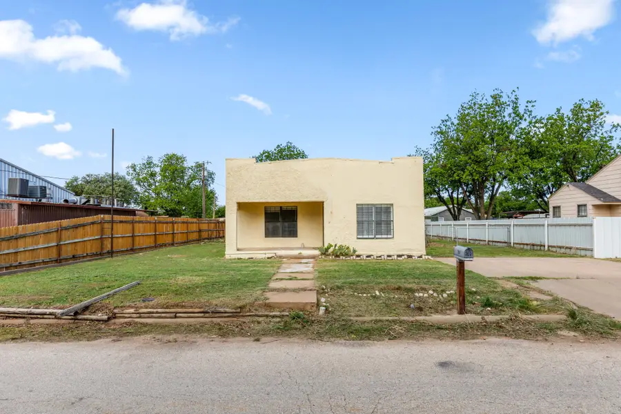707 N River Street, Seymour, TX 76380 - #2