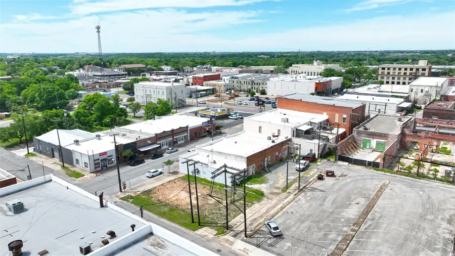 225 E Houston Street, Sherman, TX 75090 - #2