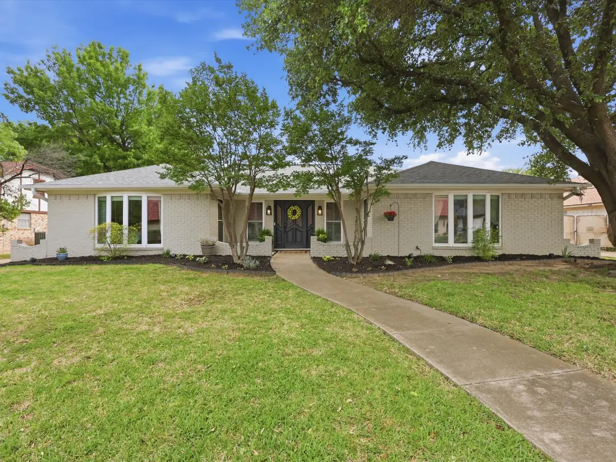 205 Circleview Drive N, Hurst, TX 76054 - #1