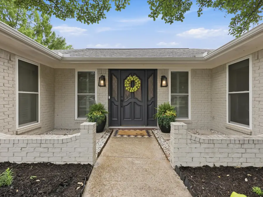 205 Circleview Drive N, Hurst, TX 76054 - #2
