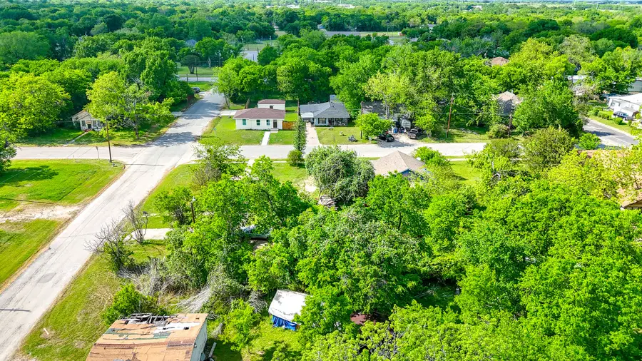 1005 E 6th Avenue, Corsicana, TX 75110 - #2