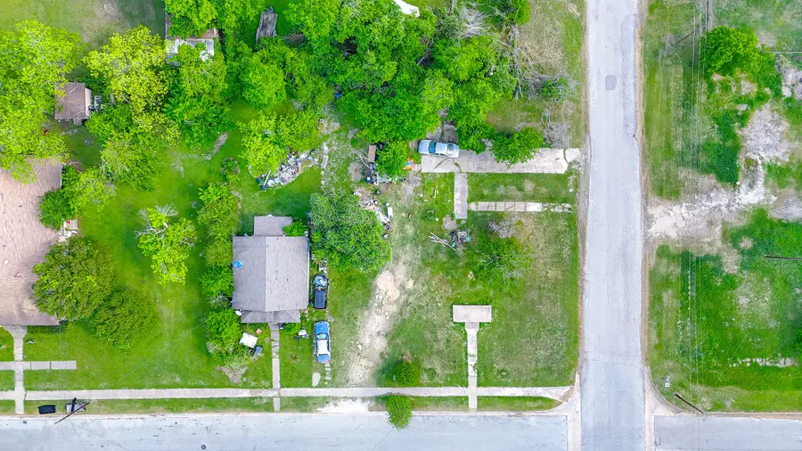 1005 E 6th Avenue, Corsicana, TX 75110 - #3