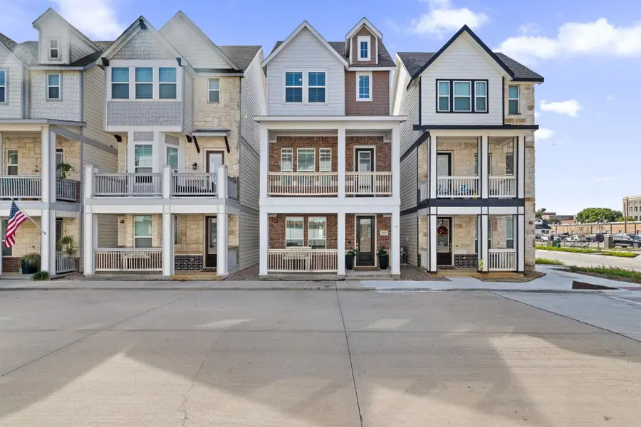 203 S Village Way, Lewisville, TX 75057 - #2