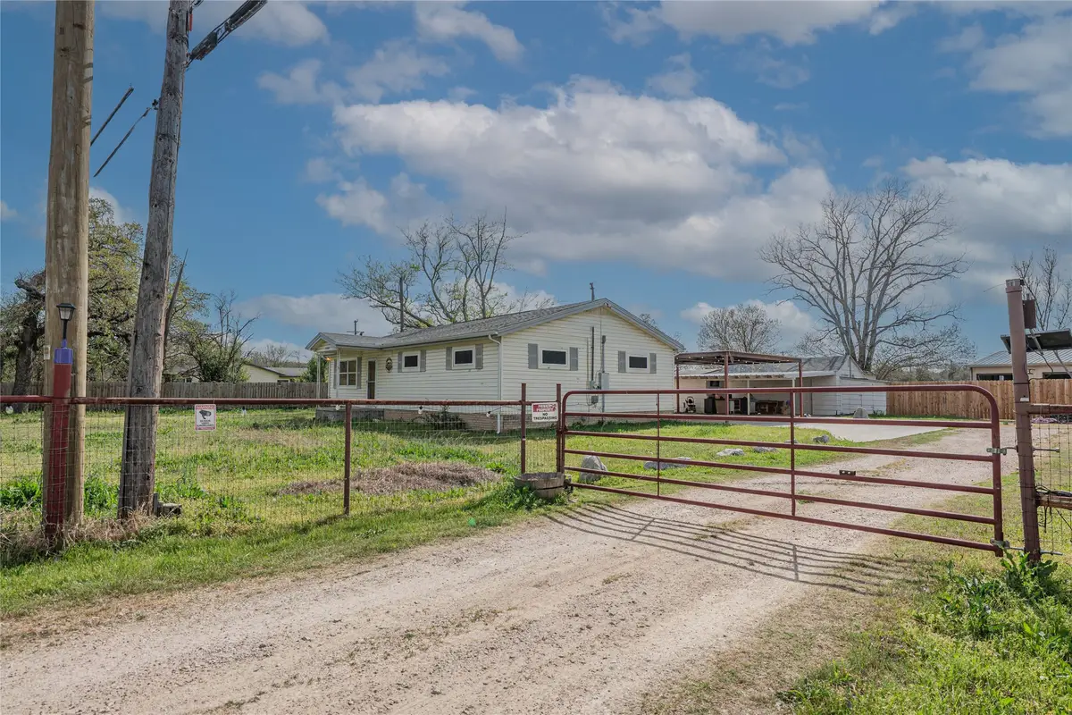 900 Silver Creek Azle Road, Azle, TX 76020 - #1