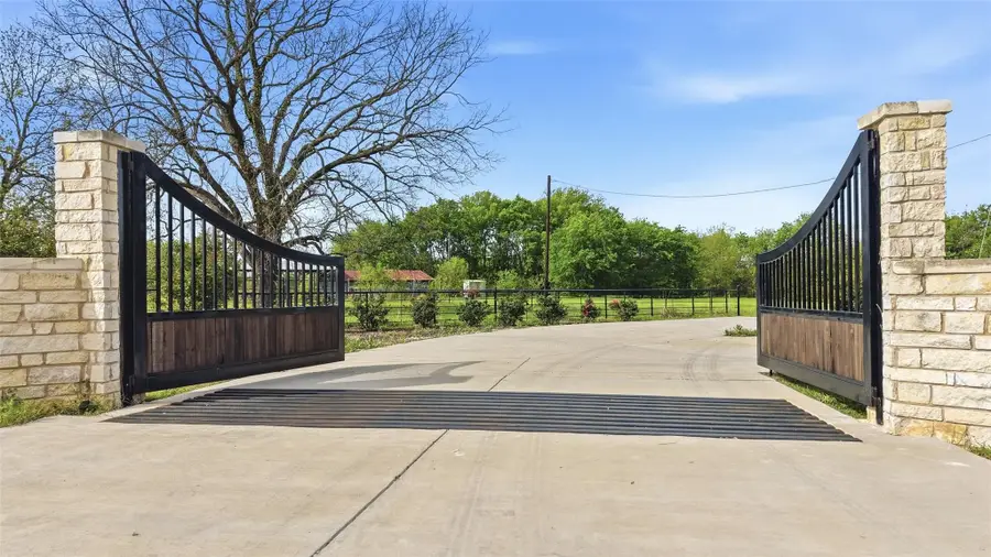 9015 Us Highway 69, Bells, TX 75414 - #2