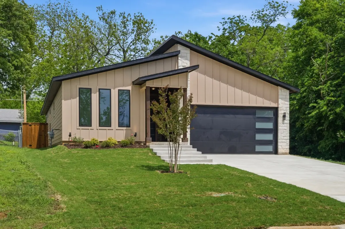 521 W Walker Street, Denison, TX 75020 - #1