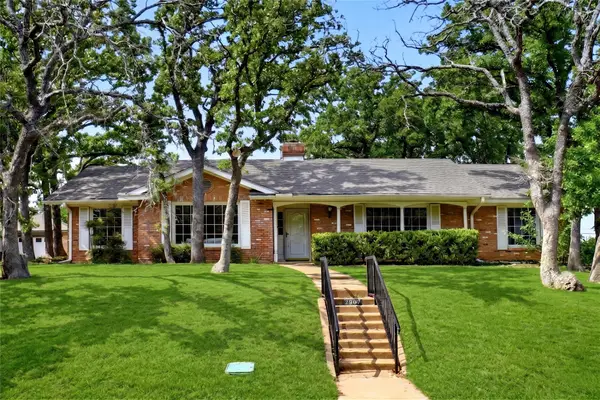 2907 Lakeshore Court, Arlington, TX 76013