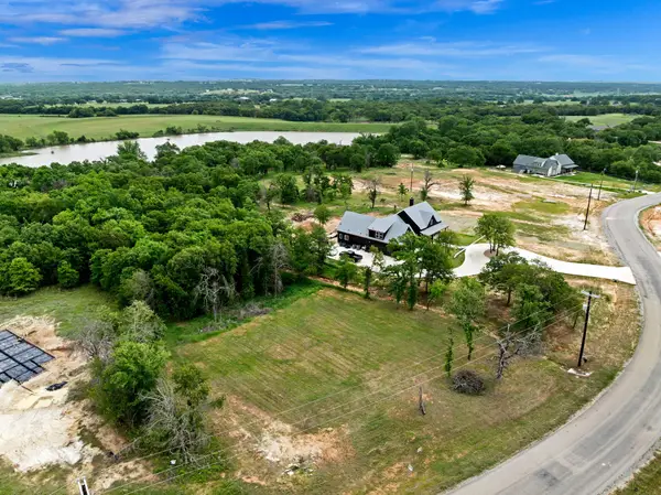 285 Zebrastone Way, Poolville, TX 76487