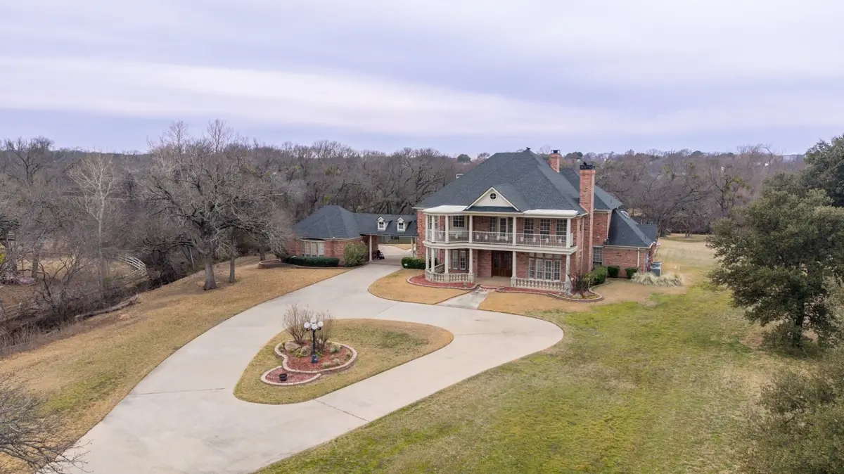 207 Oakridge Trail, Kennedale, TX 76060 - #1