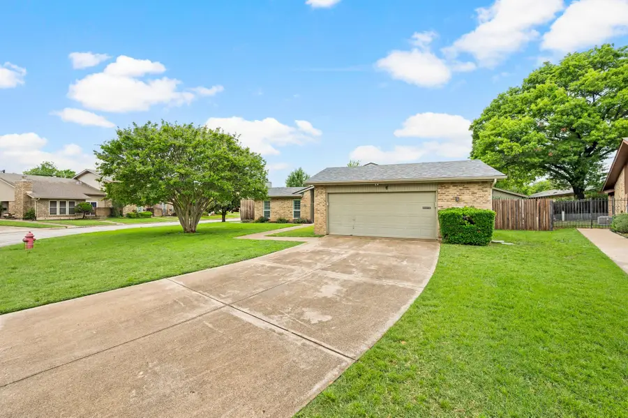 901 Shady Creek Lane, Bedford, TX 76021 - #3