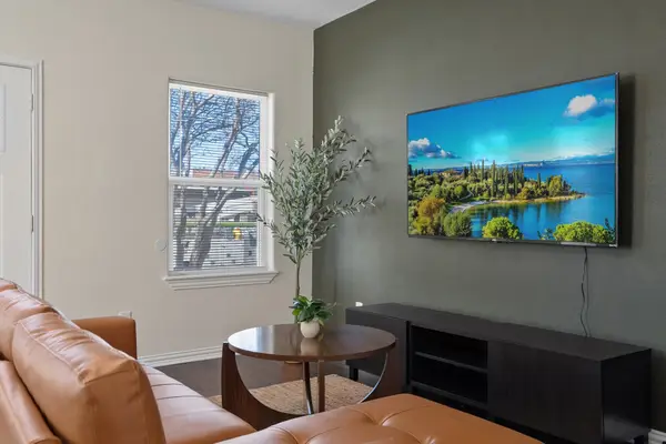 4216 E Side Avenue, Dallas, TX 75226