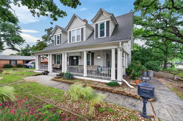 2300 N Edgewood Terrace, Fort Worth, TX 76103