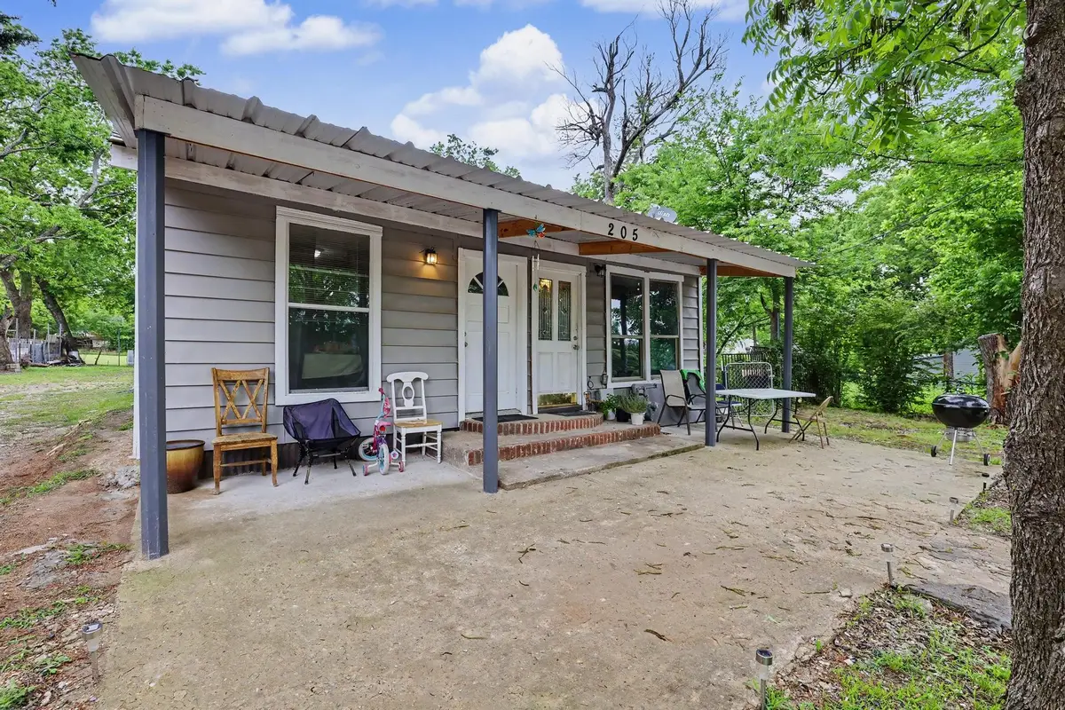 205 S Main Street, Bonham, TX 75418 - #1