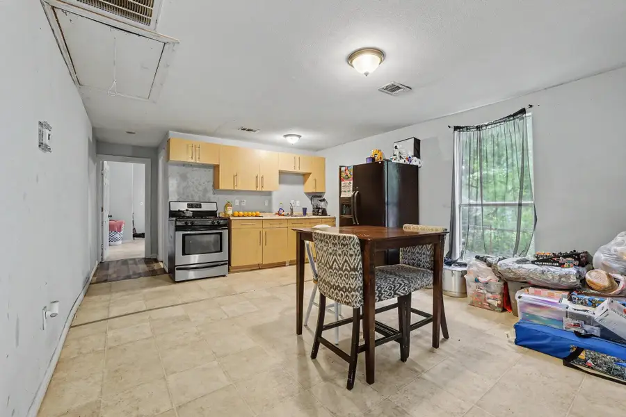 205 S Main Street, Bonham, TX 75418 - #3