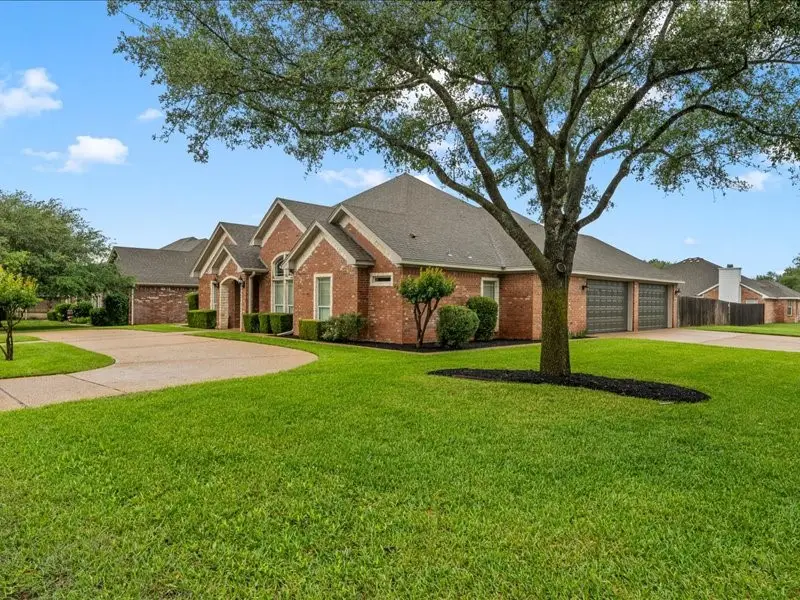 400 Oxford Hill Road, Hewitt, TX 76643 - #1