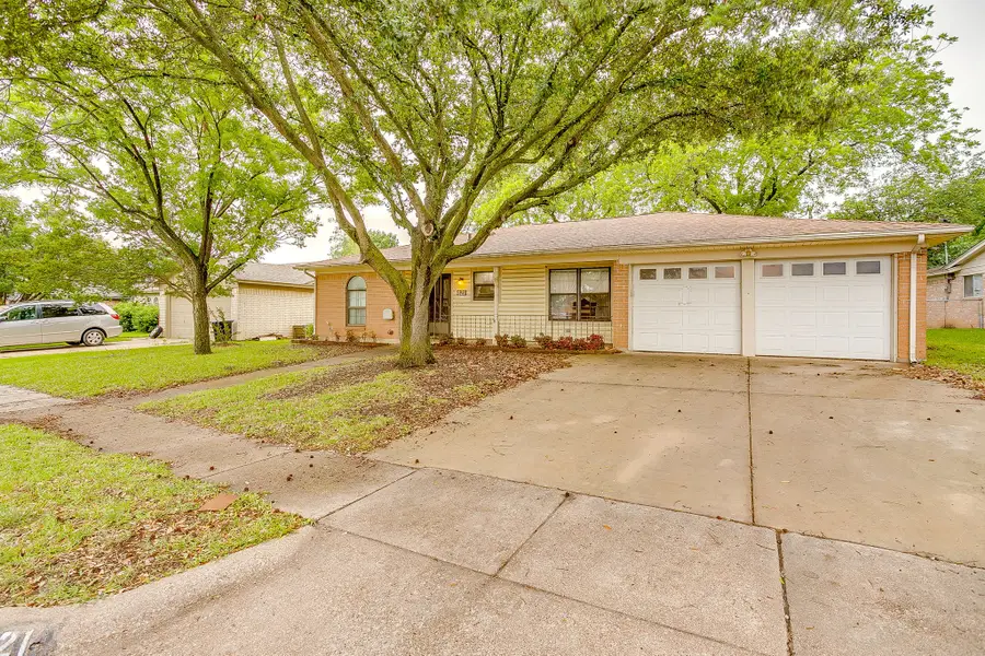 421 Linda Drive, Burleson, TX 76028 - #3