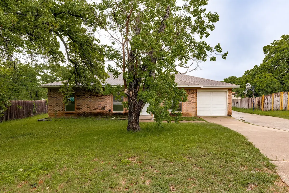 520 Lake Crest Parkway, Azle, TX 76020 - #1