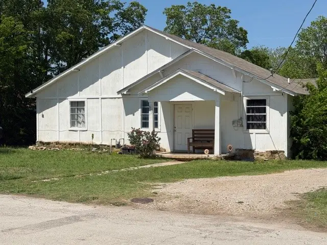 902 Thompson, Jacksboro, TX 76458 - #1