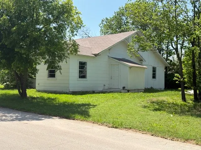 902 Thompson, Jacksboro, TX 76458 - #2