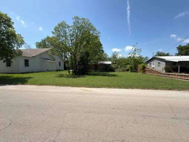 902 Thompson, Jacksboro, TX 76458 - #3