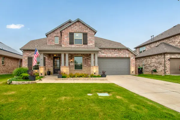 2504 Lakeside Drive, Aubrey, TX 76227