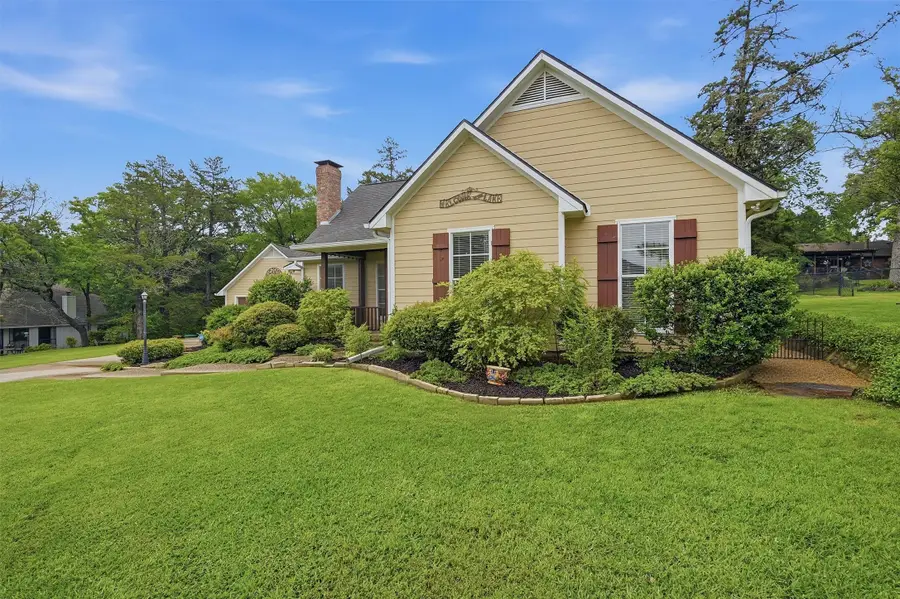 621 Kiowa Drive E, Lake Kiowa, TX 76240 - #3